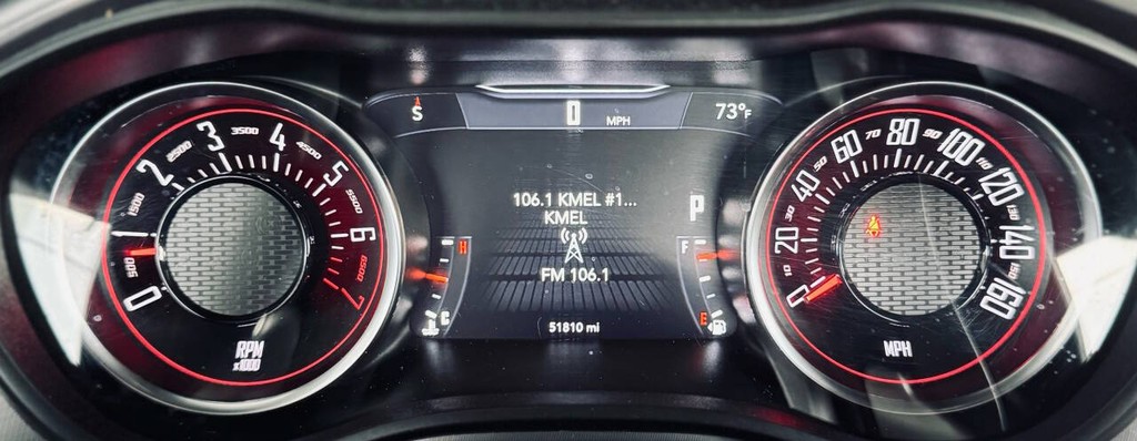 Dodge Challenger Vehicle Full-screen Gallery Image 16