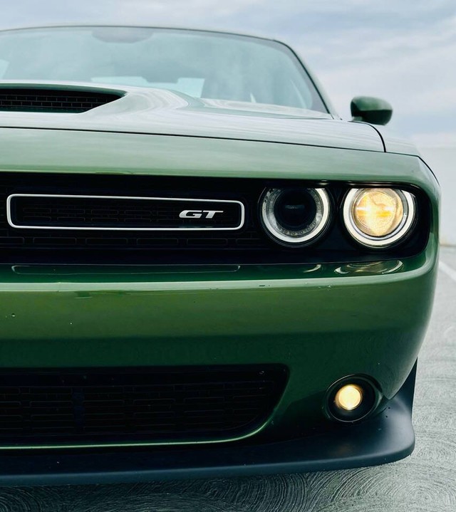 Dodge Challenger Vehicle Full-screen Gallery Image 12