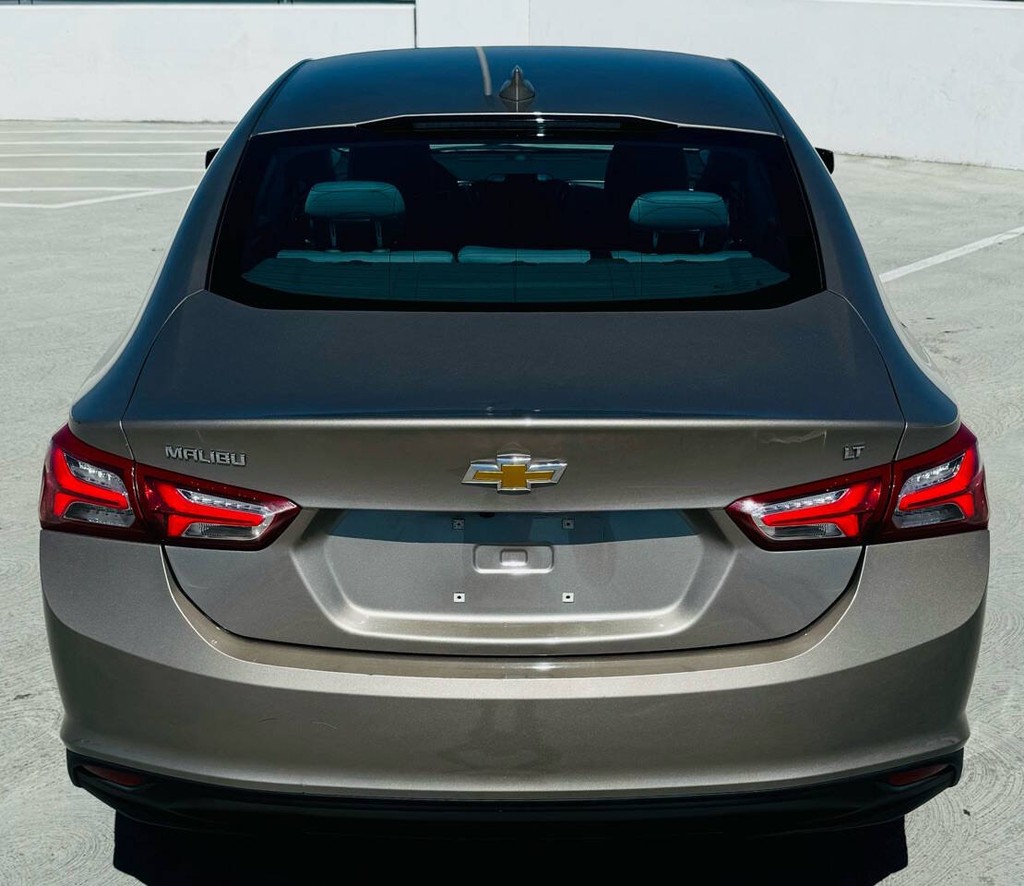 Chevrolet Malibu Vehicle Full-screen Gallery Image 13