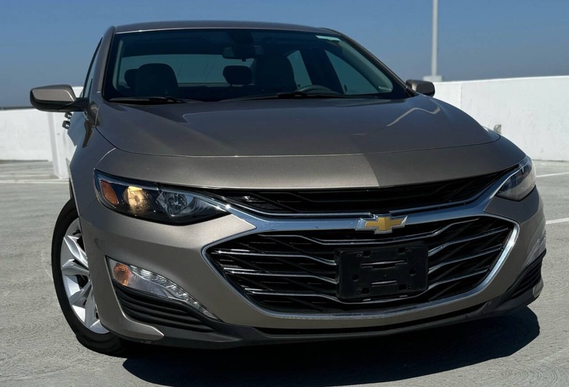 Chevrolet Malibu Vehicle Full-screen Gallery Image 02