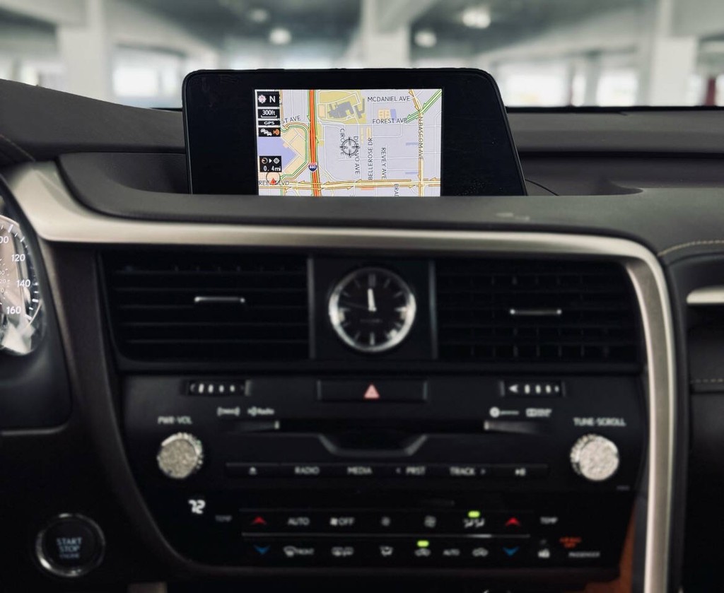 Lexus RX 350 Vehicle Full-screen Gallery Image 17