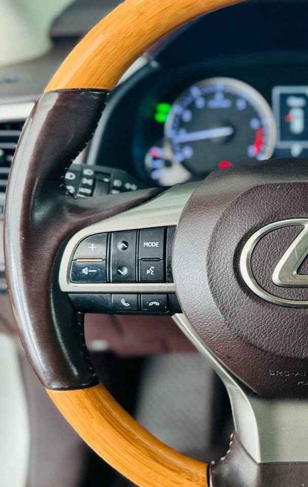 Lexus RX 350 Vehicle Full-screen Gallery Image 15