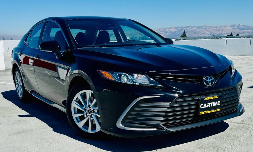 Toyota Camry Vehicle Full-screen Gallery Image 02