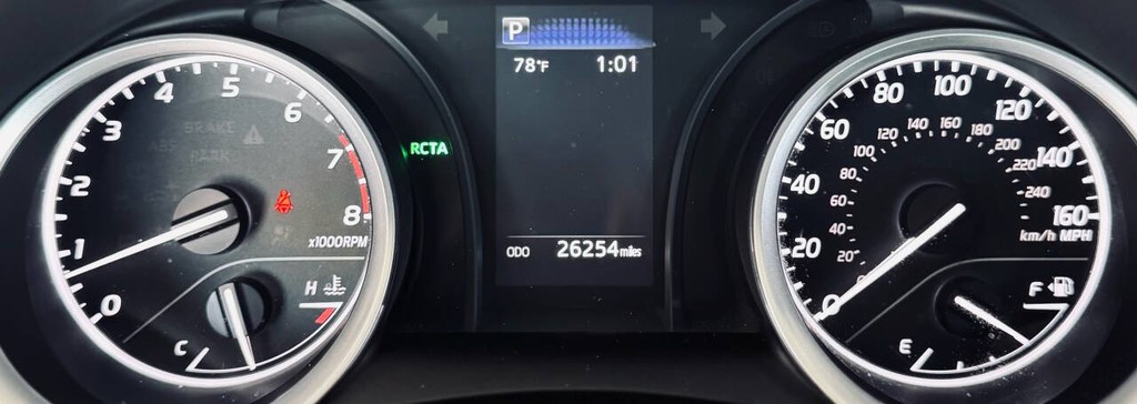 Toyota Camry Vehicle Full-screen Gallery Image 13