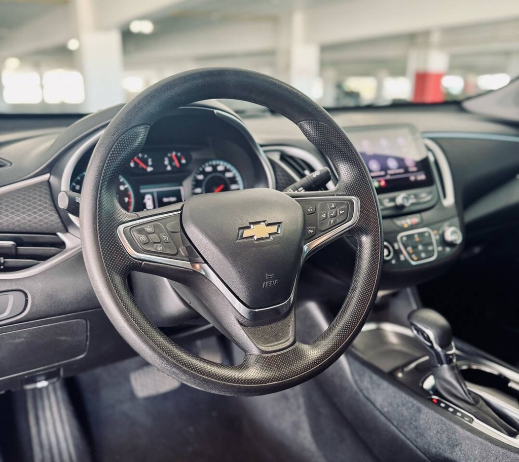 Chevrolet Malibu Vehicle Full-screen Gallery Image 15