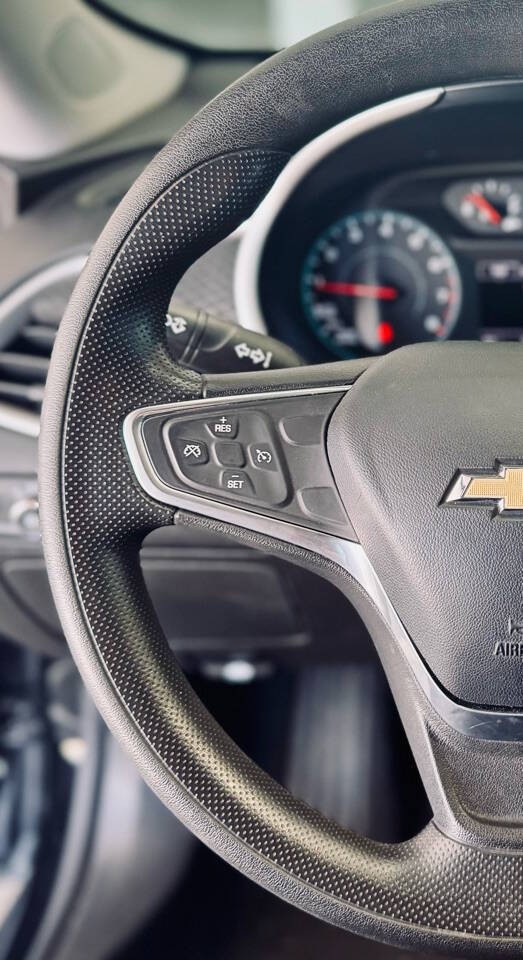 Chevrolet Malibu Vehicle Full-screen Gallery Image 12