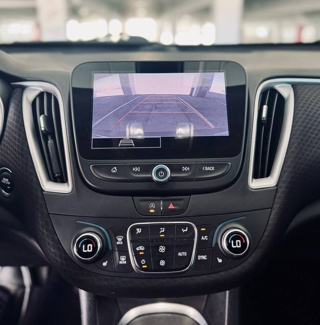 Chevrolet Malibu Vehicle Full-screen Gallery Image 17