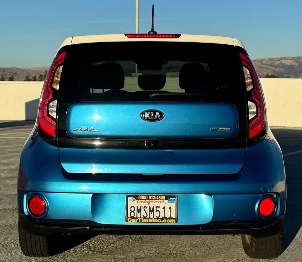 Kia Soul EV Vehicle Full-screen Gallery Image 07