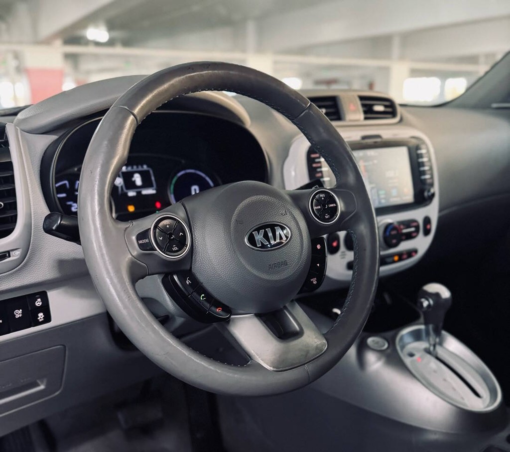 Kia Soul EV Vehicle Full-screen Gallery Image 17