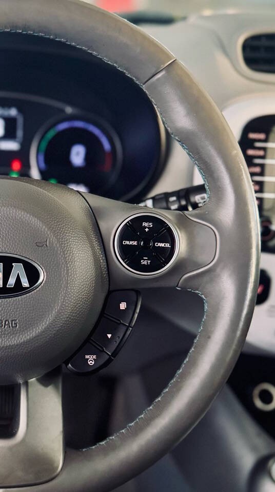 Kia Soul EV Vehicle Full-screen Gallery Image 13