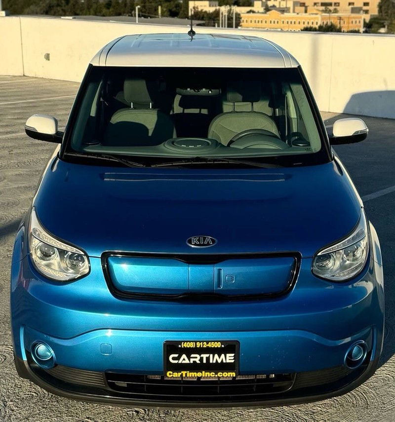 Kia Soul EV Vehicle Full-screen Gallery Image 08