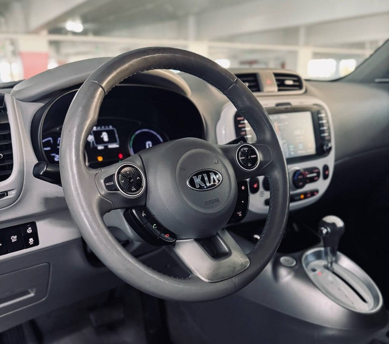 Kia Soul EV Vehicle Full-screen Gallery Image 19
