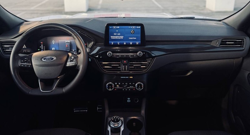 Ford Escape Vehicle Full-screen Gallery Image 18