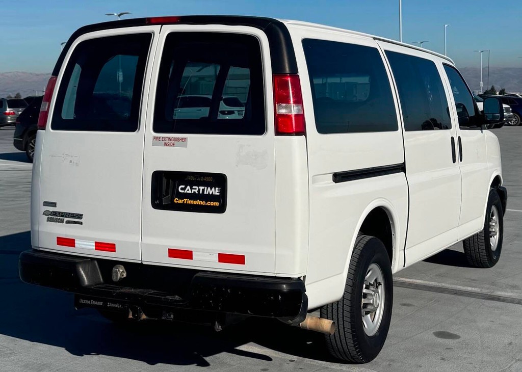 Chevrolet Express Cargo Van Vehicle Full-screen Gallery Image 07
