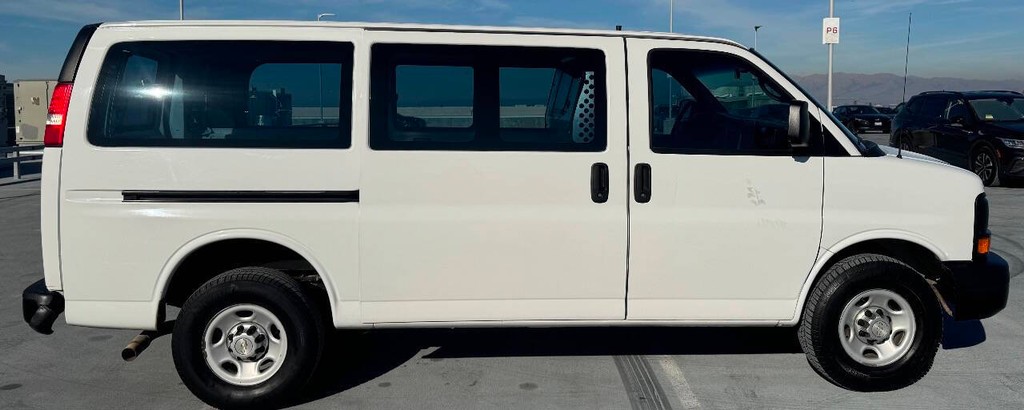 Chevrolet Express Cargo Van Vehicle Full-screen Gallery Image 11