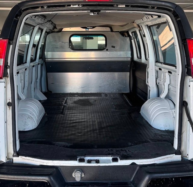 Chevrolet Express Cargo Van Vehicle Full-screen Gallery Image 12