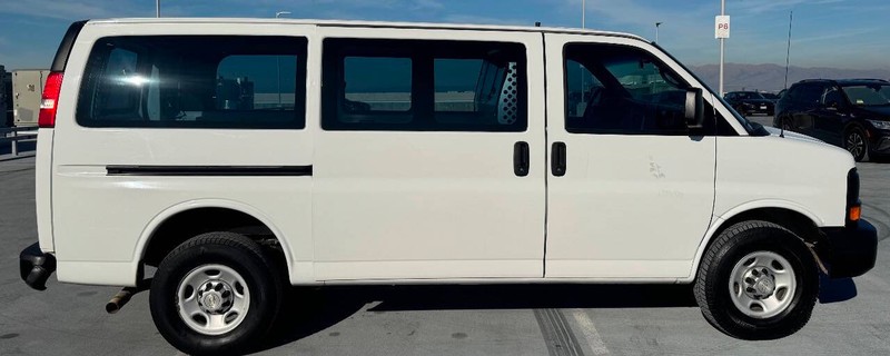 Chevrolet Express Cargo Van Vehicle Full-screen Gallery Image 11