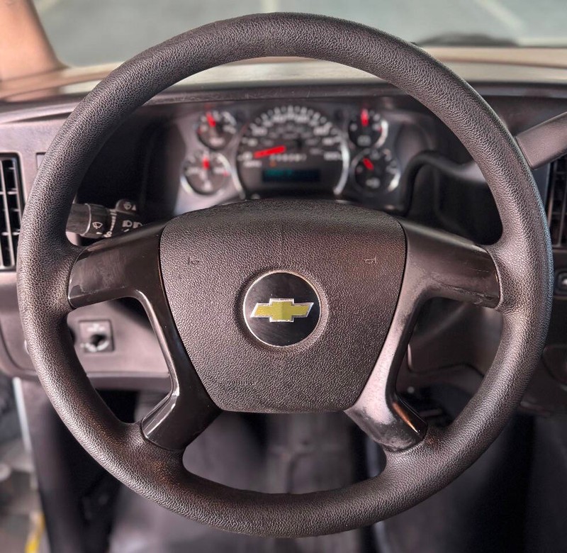 Chevrolet Express Cargo Van Vehicle Full-screen Gallery Image 13