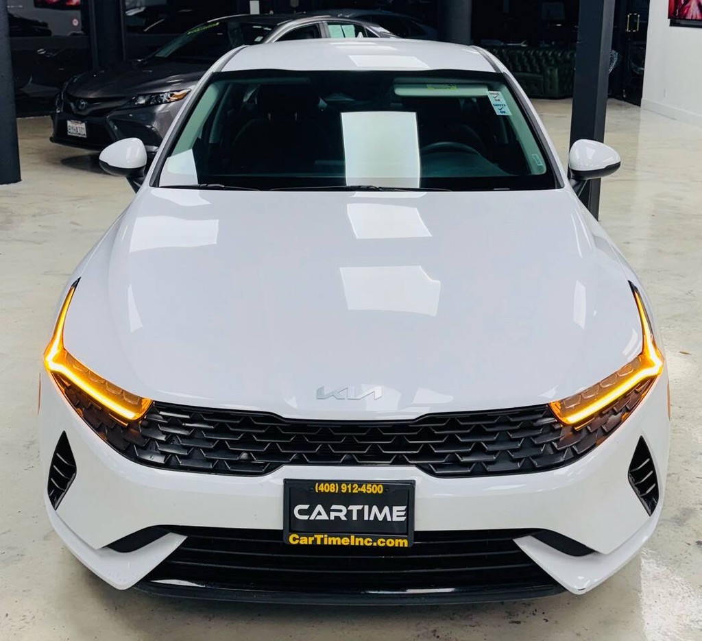 Kia K5 Vehicle Full-screen Gallery Image 09