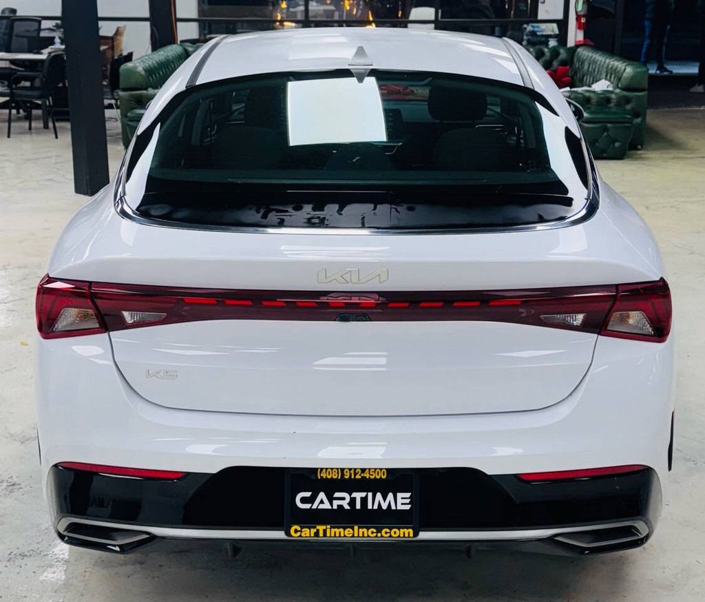 Kia K5 Vehicle Full-screen Gallery Image 10