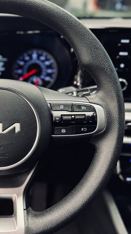 Kia K5 Vehicle Full-screen Gallery Image 14