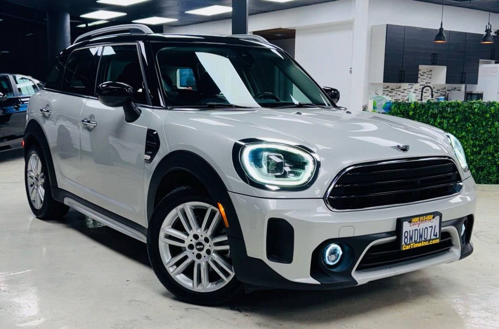 MINI Countryman Vehicle Full-screen Gallery Image 02