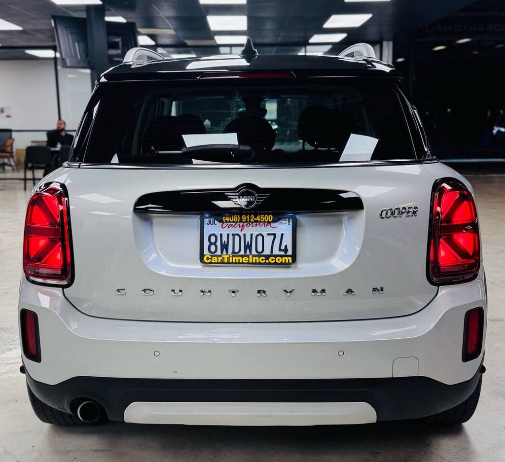 MINI Countryman Vehicle Full-screen Gallery Image 10