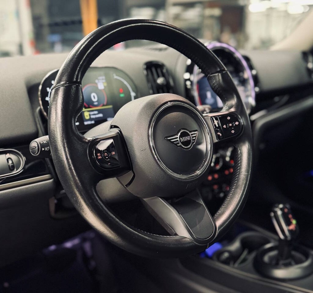 MINI Countryman Vehicle Full-screen Gallery Image 18