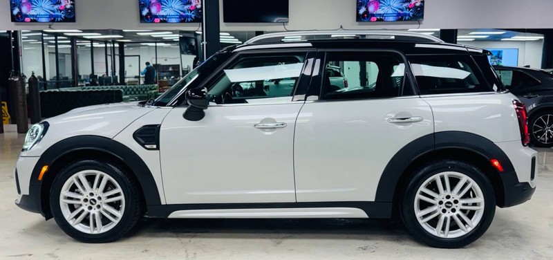 MINI Countryman Vehicle Full-screen Gallery Image 05