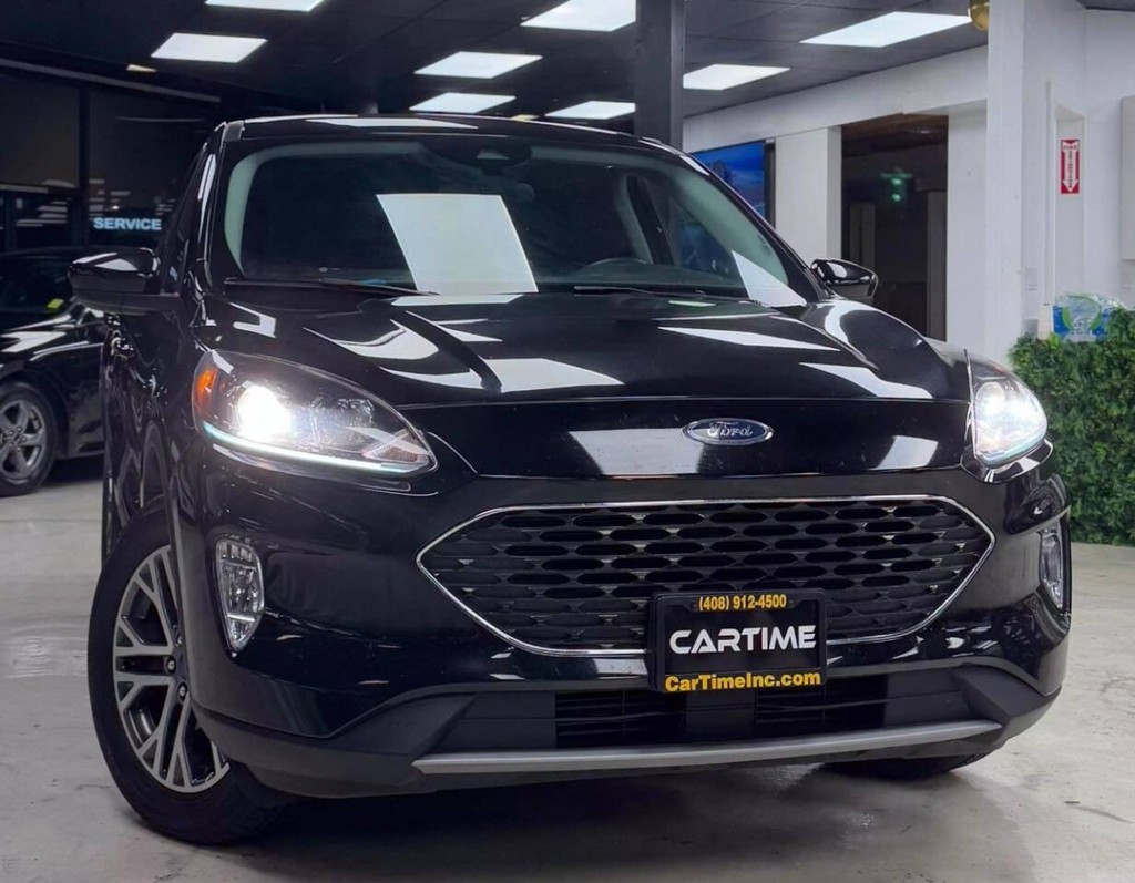 Ford Escape Vehicle Full-screen Gallery Image 03