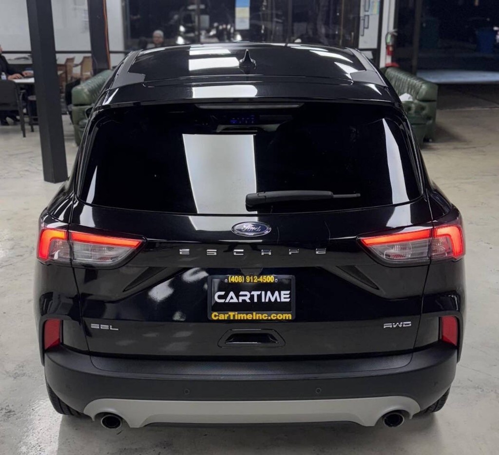 Ford Escape Vehicle Full-screen Gallery Image 08