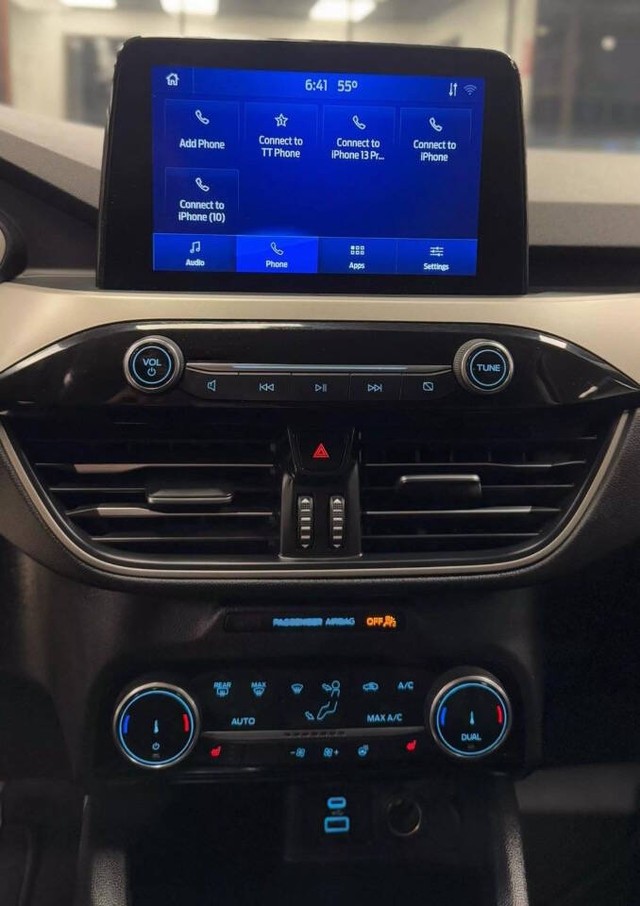 Ford Escape Vehicle Full-screen Gallery Image 13