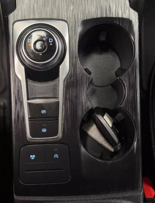 Ford Escape Vehicle Full-screen Gallery Image 14