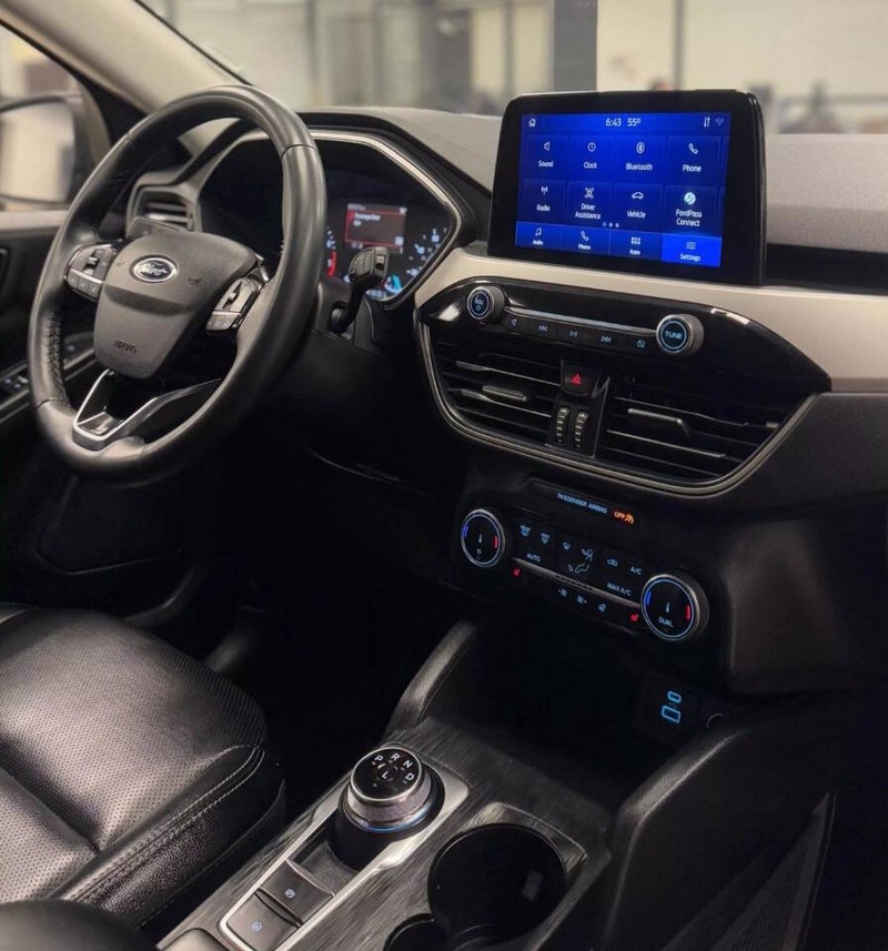 Ford Escape Vehicle Full-screen Gallery Image 19