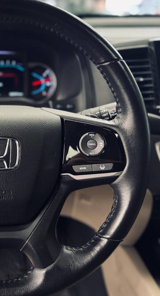 Honda Pilot Vehicle Full-screen Gallery Image 15