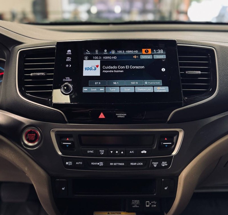 Honda Pilot Vehicle Full-screen Gallery Image 18