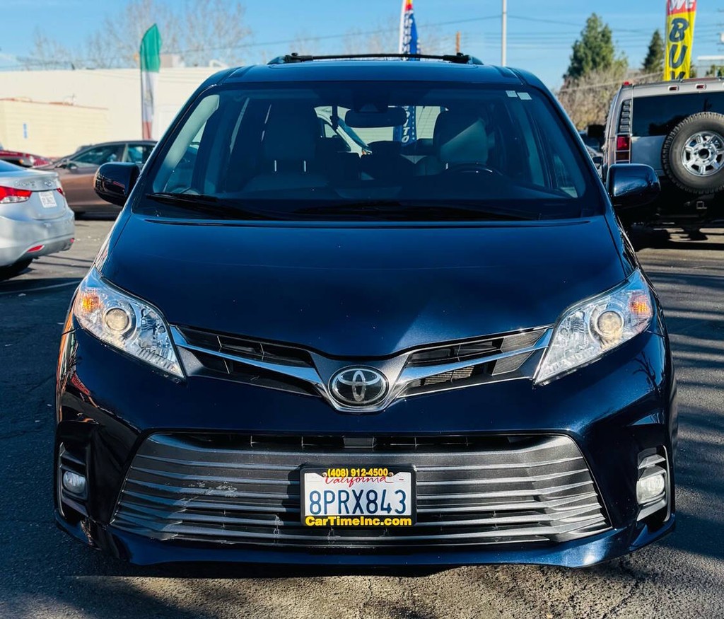 Toyota Sienna Vehicle Full-screen Gallery Image 09