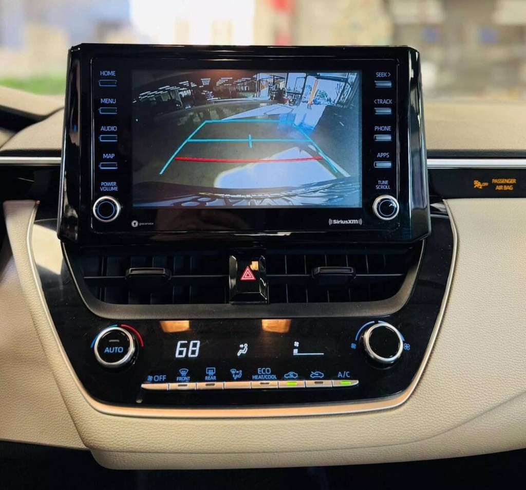 Toyota Corolla Vehicle Full-screen Gallery Image 08