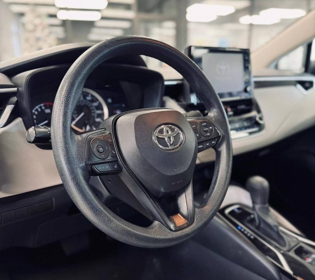 Toyota Corolla Vehicle Full-screen Gallery Image 09
