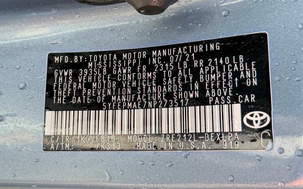 Toyota Corolla Vehicle Full-screen Gallery Image 13