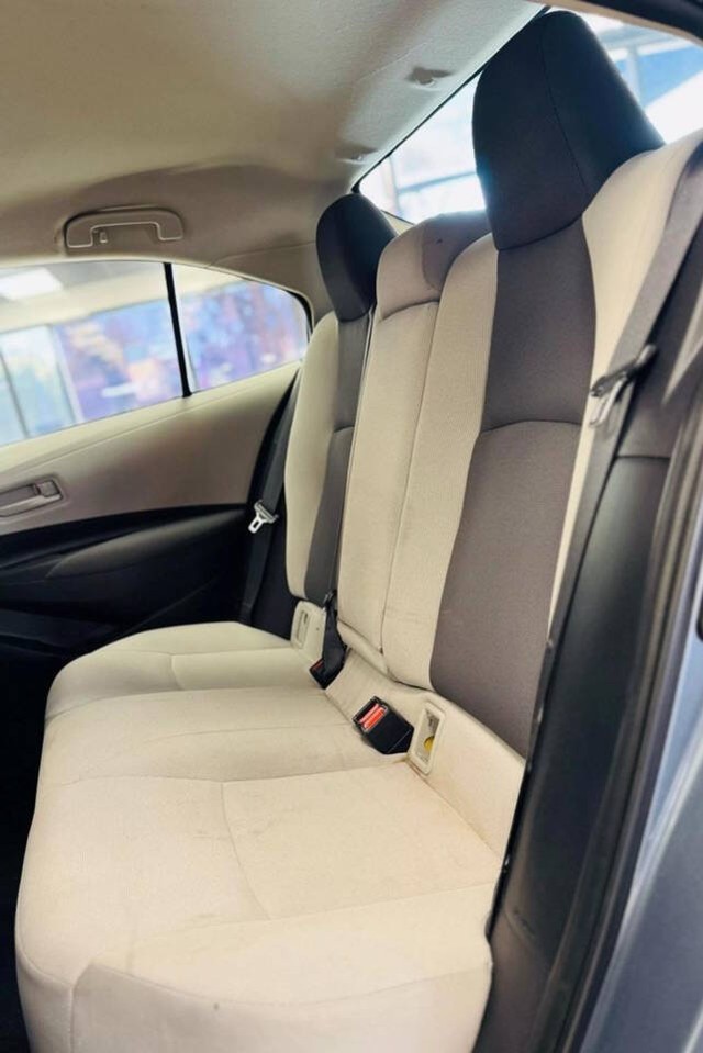 Toyota Corolla Vehicle Full-screen Gallery Image 11