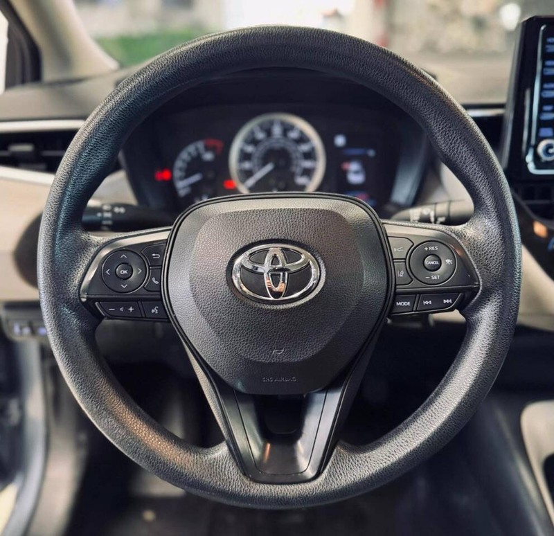 Toyota Corolla Vehicle Full-screen Gallery Image 06