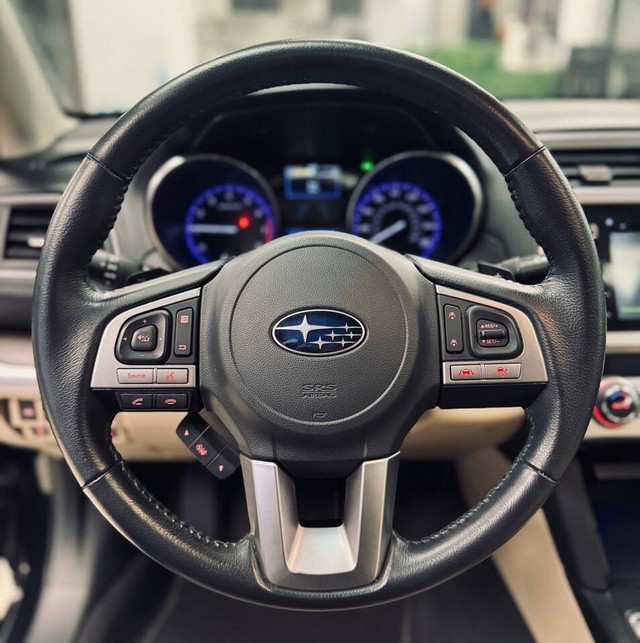 Subaru Legacy Vehicle Full-screen Gallery Image 07