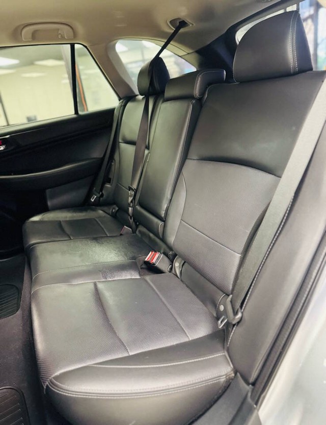 Subaru Outback Vehicle Full-screen Gallery Image 13