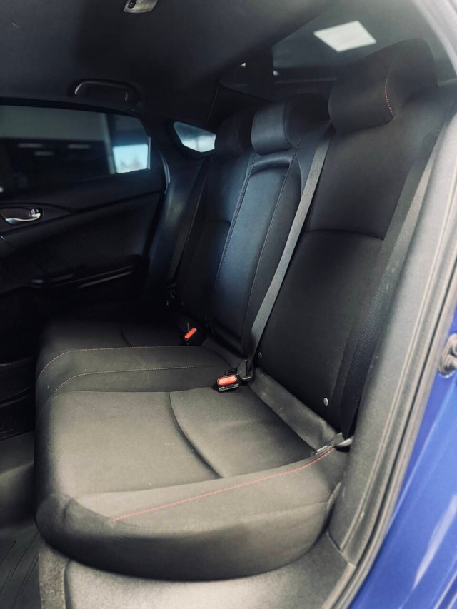 Honda Civic Si Sedan Vehicle Full-screen Gallery Image 14