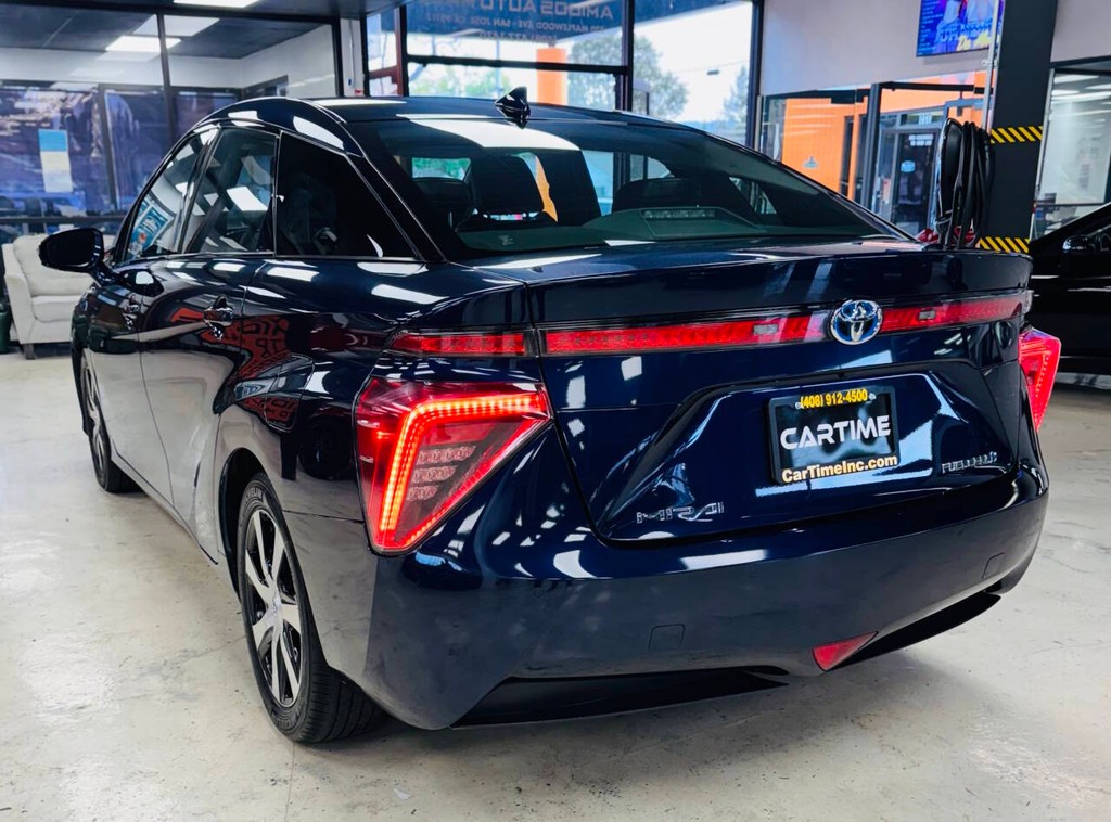 Toyota Mirai Vehicle Full-screen Gallery Image 04