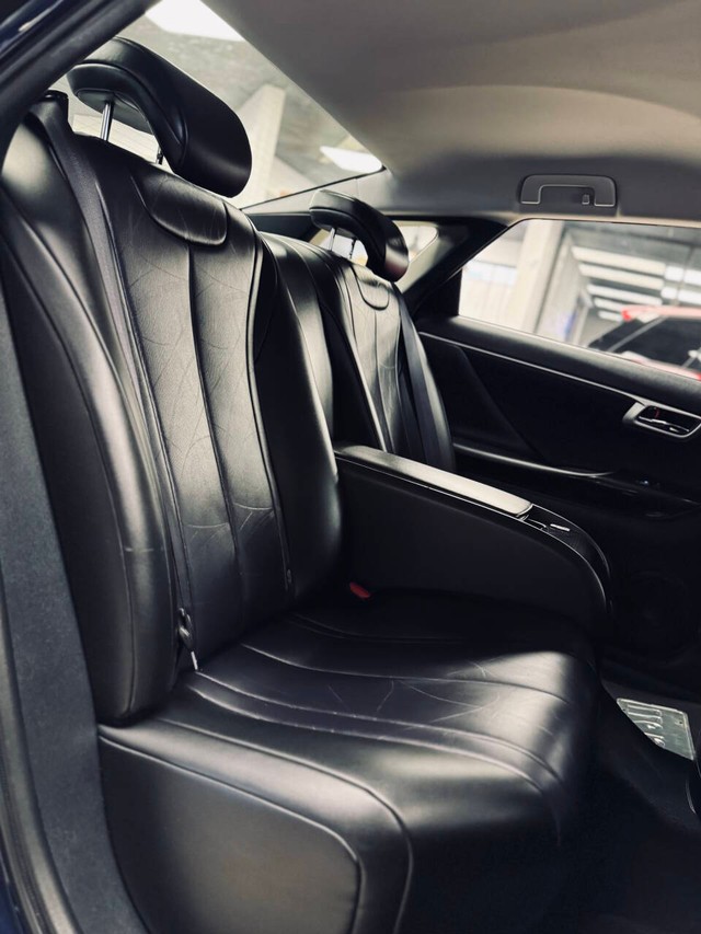 Toyota Mirai Vehicle Full-screen Gallery Image 13