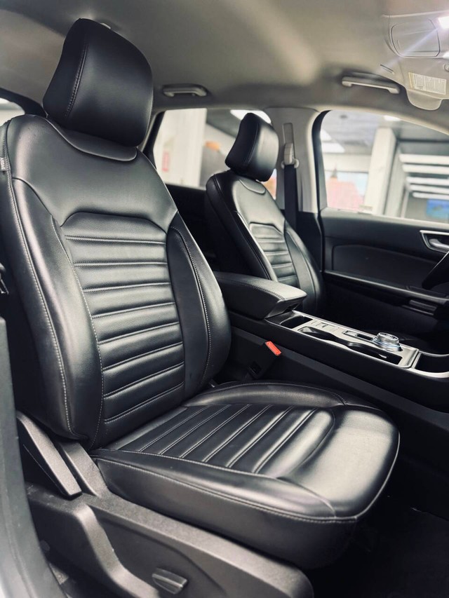 Ford Edge Vehicle Full-screen Gallery Image 12