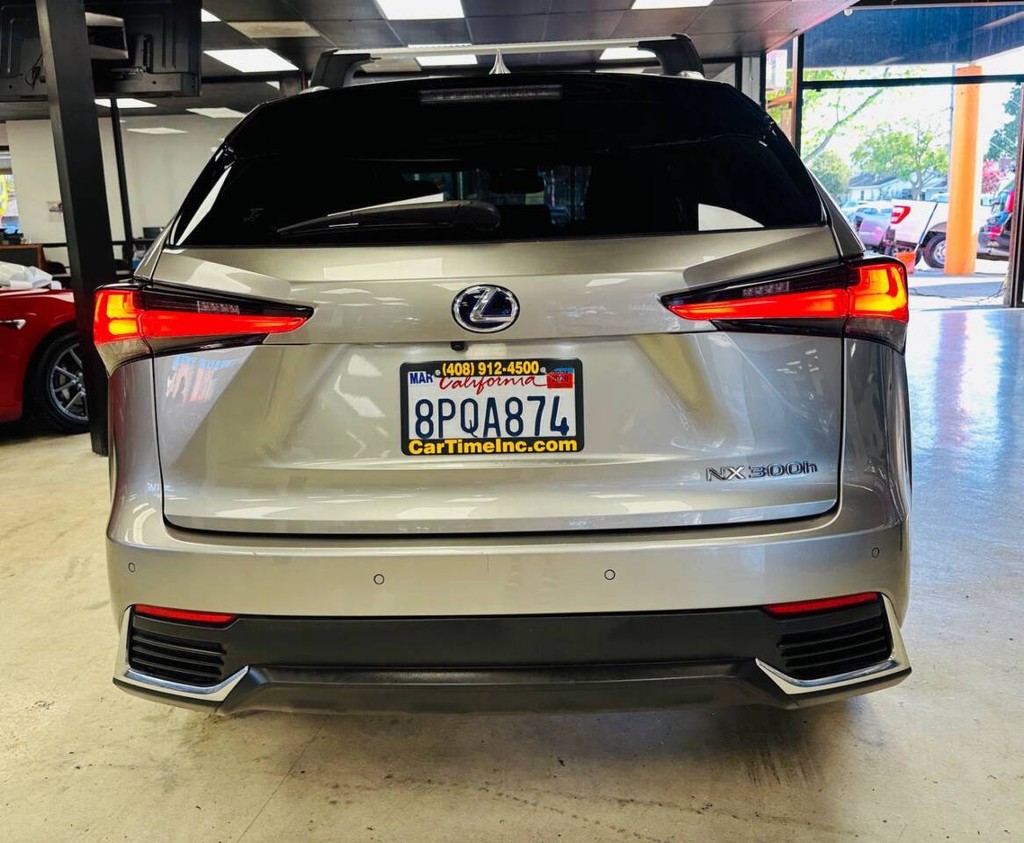 Lexus NX Vehicle Full-screen Gallery Image 09