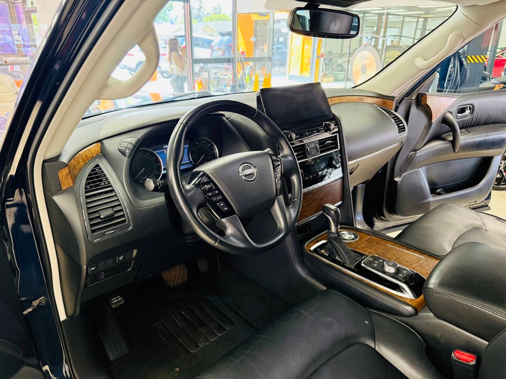 Nissan Armada Vehicle Full-screen Gallery Image 11